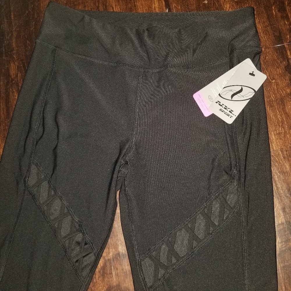 Yoga Capri Criss Cross Pants